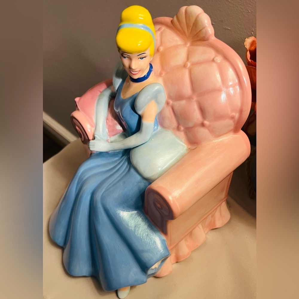 NWT The Cinderella (VINTAGE) ceramic coin bank figurine by PARK LANE ASSOCIATES. - Picture 2 of 11